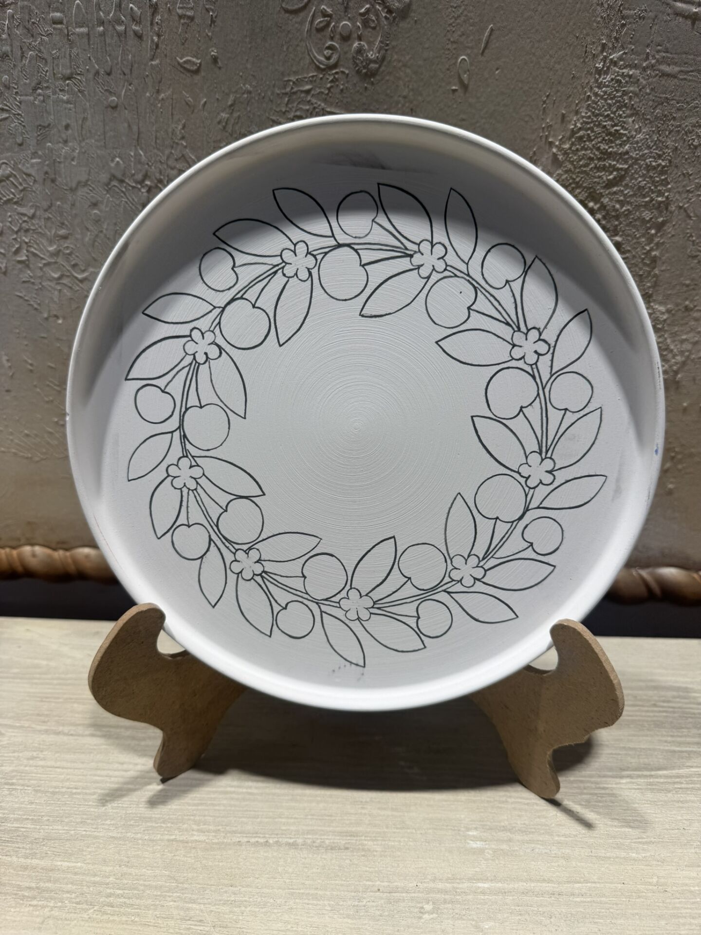 Çini Tahrirli Bisküvi - KİRAZ KARACA TABAK 22 CM