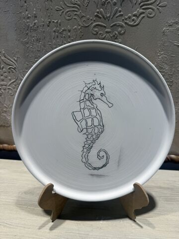 Çini Tahrirli Bisküvi - DENİZATI KARACA TABAK 27 CM