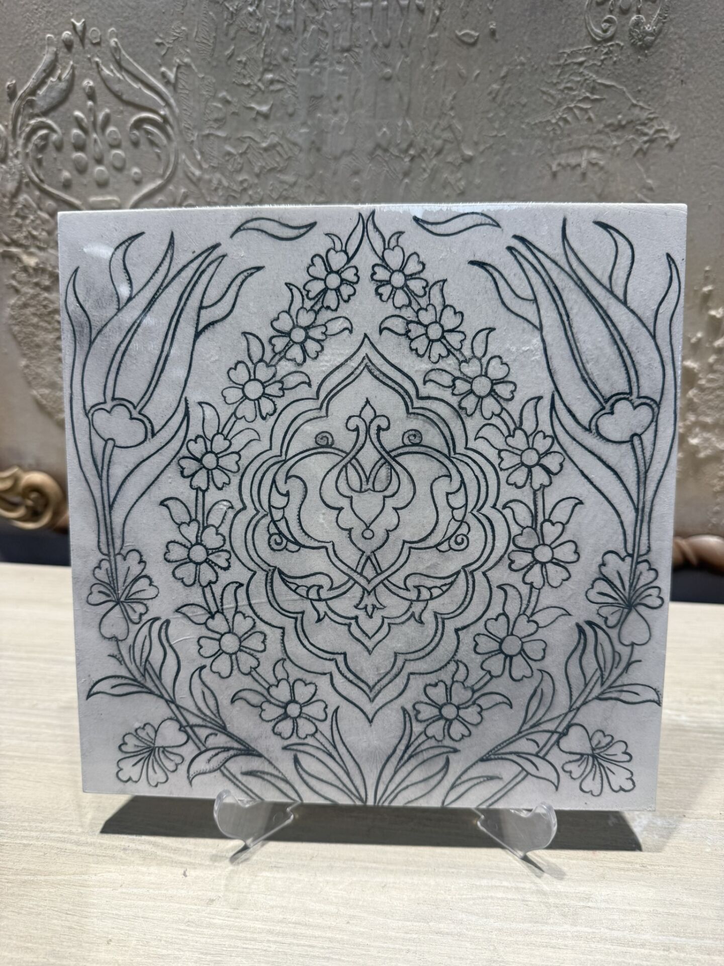 Çini Tahrirli Bisküvi - LALE DESENLİ KARO 20x20 CM