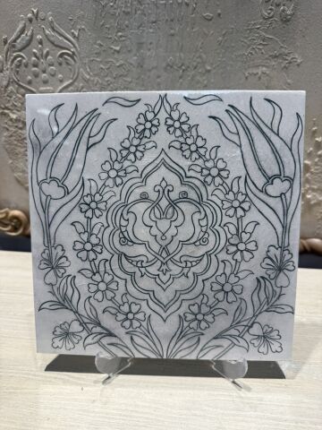 Çini Tahrirli Bisküvi - LALE DESENLİ KARO 20x20 CM